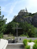 Raron, Burg- und Felsenkirche
