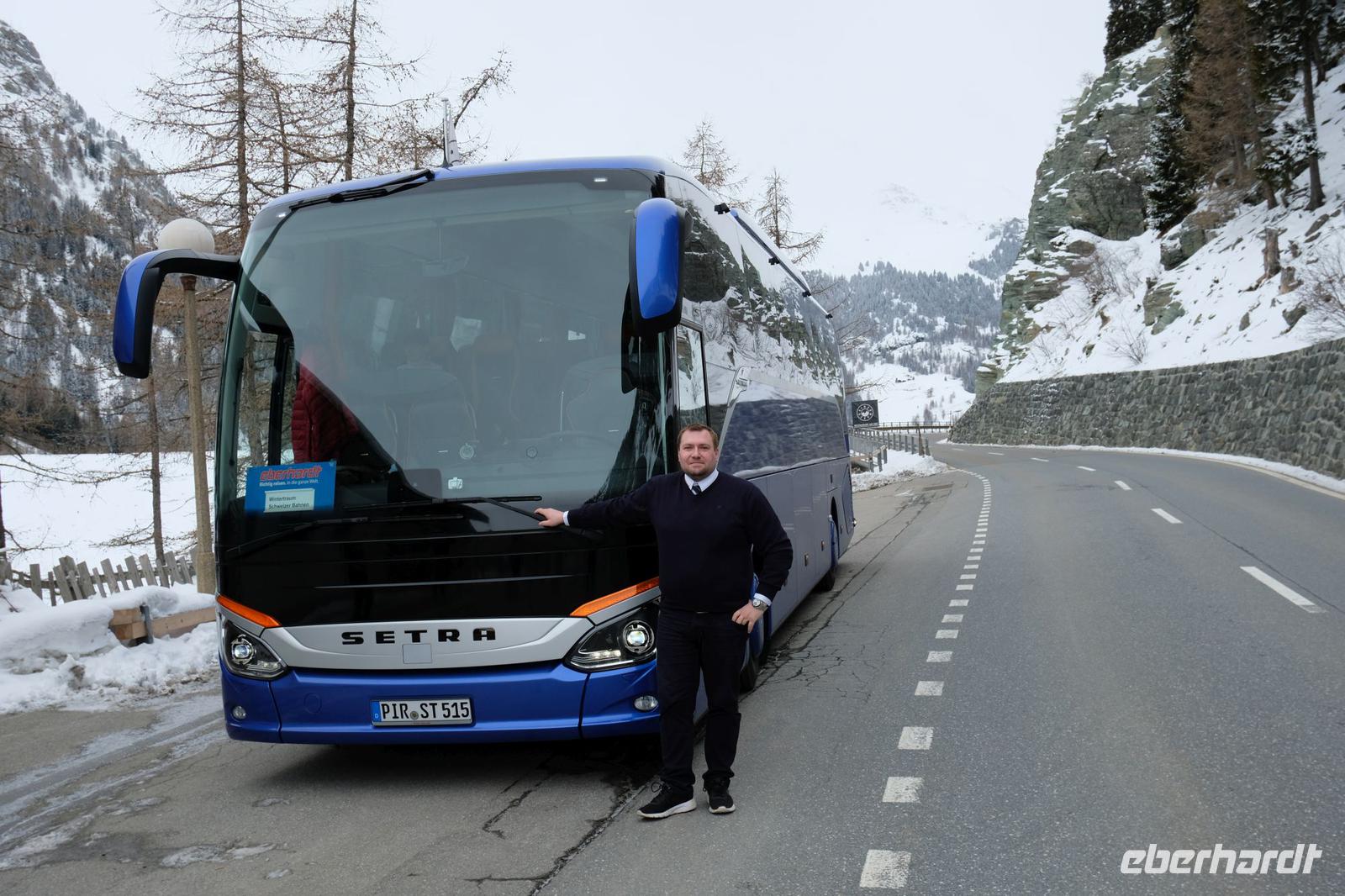 Unser Bus und unser Busfahrer Jan