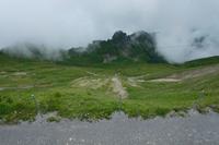 Da unten fährt eine Bahn