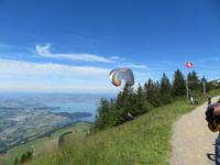 165 Gleitschirmflieger an der Rigi