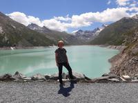 Reiseleiterin Katrin am Mattmark-Stausee