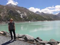 Reiseleiterin Katrin am Mattmark-Stausee