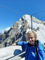 auf dem Jungfraujoch mit Blick zum Mönch