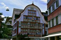 Appenzell - Typische Fassadenmalerei und Rundgiebel