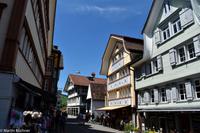 Appenzell - Typische Fassadenmalerei und typische Giebelformen