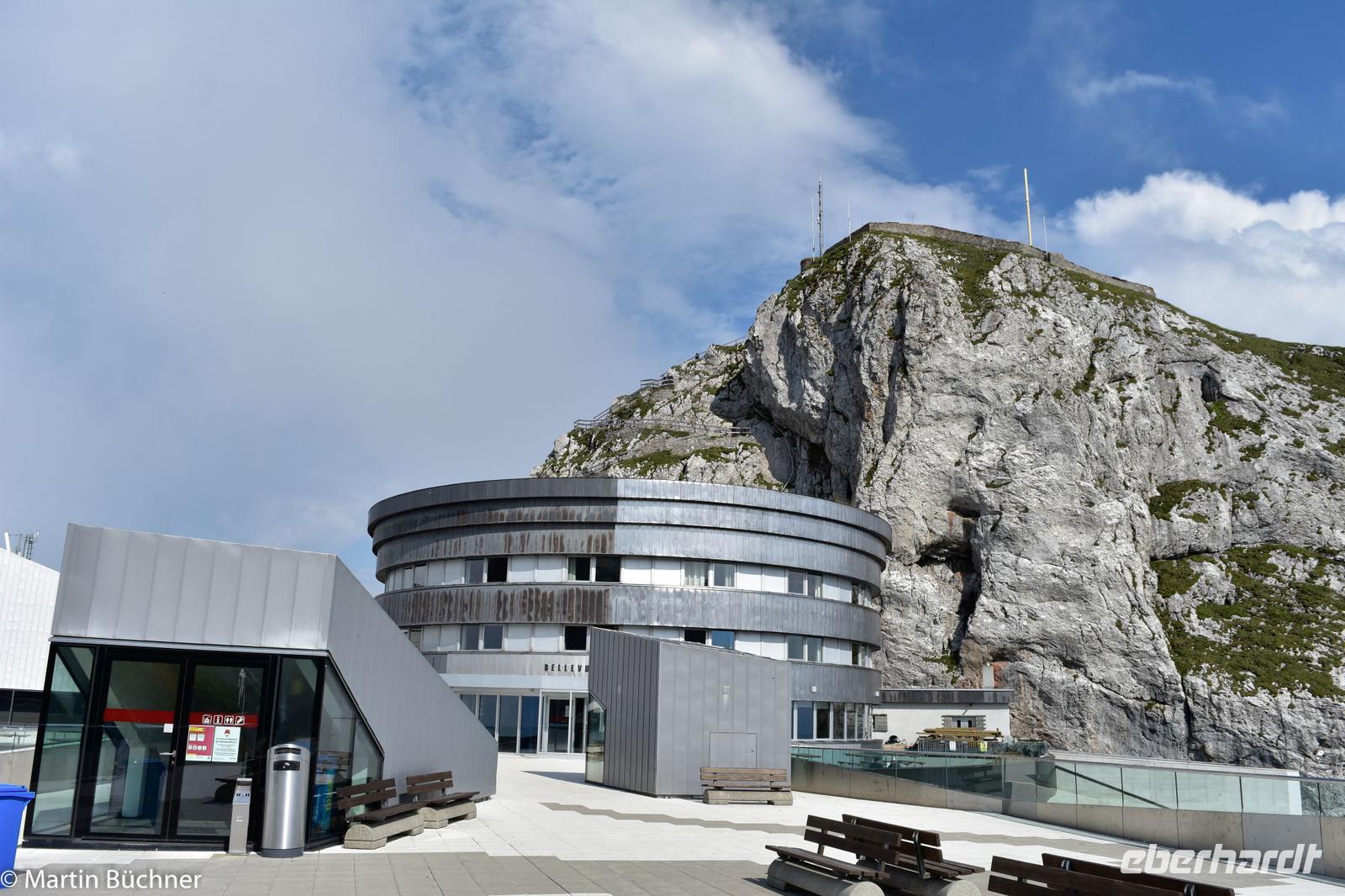 Pilatus - im Hintergrund der Gipfel 