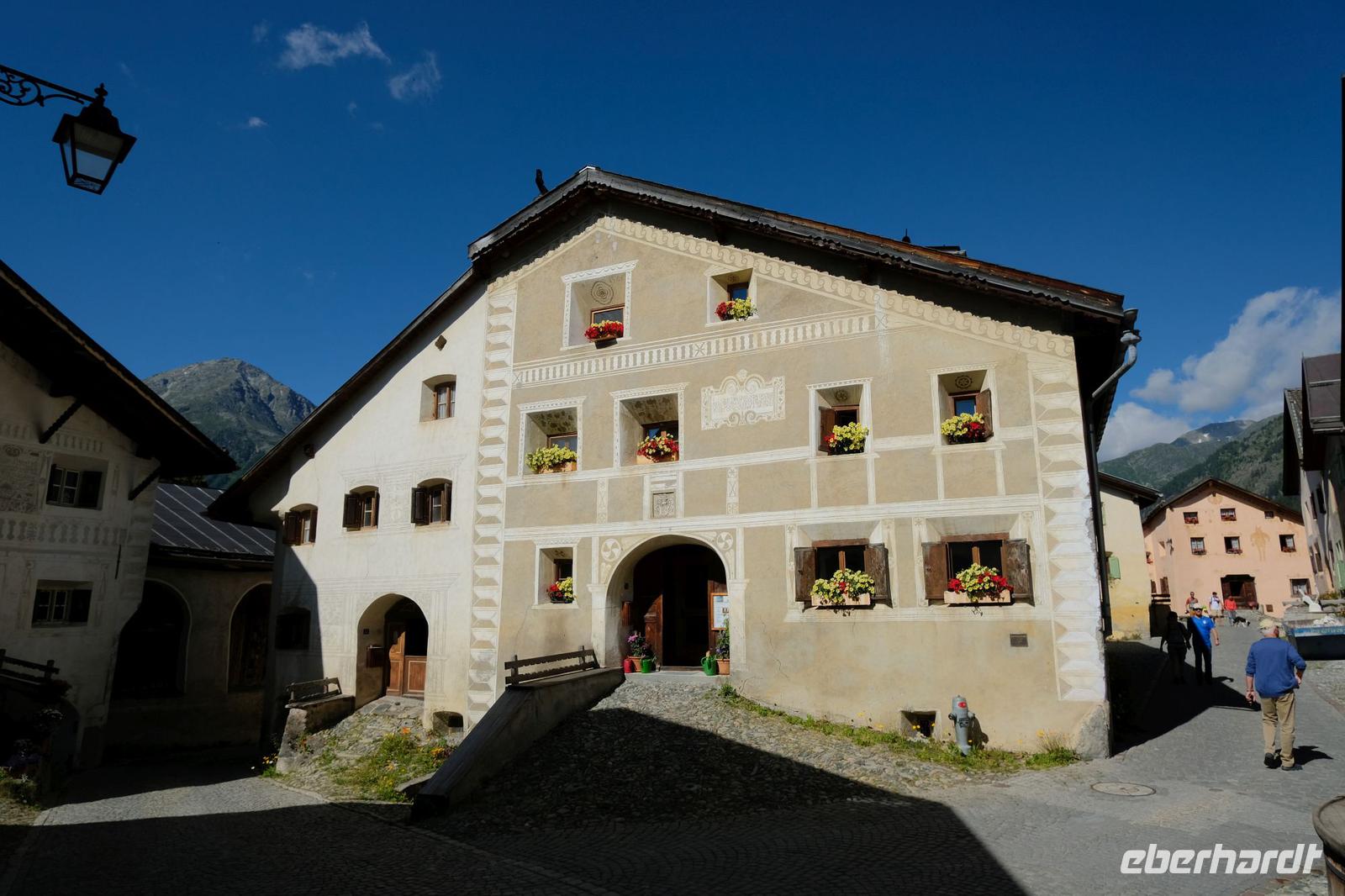 Engadinhäuser in Guarda