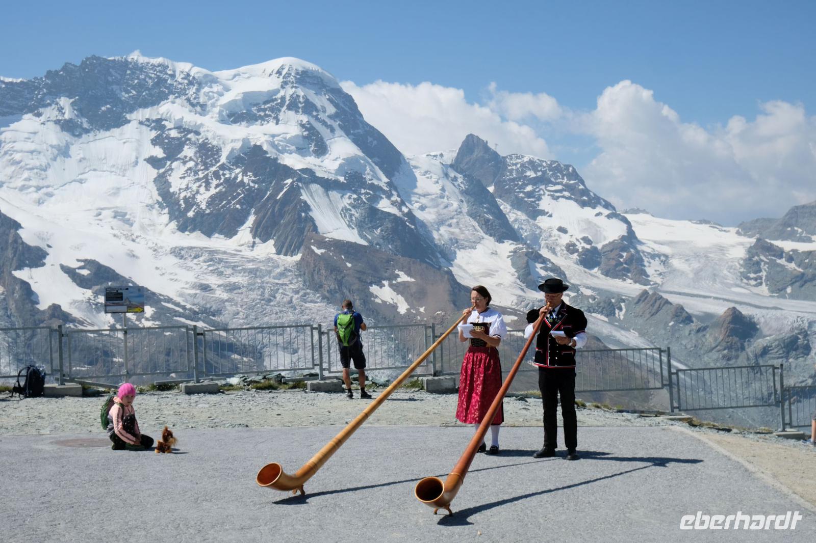 Begrüßung durch Alphornbläser