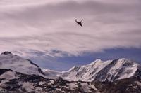 Gutes Wetter bedeutet Bauen, in Zermatt fast immer mit Hubschrauber