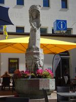 St. Moritz, Mauritiusbrunnen am Rathaus