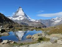 Zermatt - Wanderung zum Riffelsee und nach Riffelberg - Matterhorn-Spiegelung im Auslauf des Riffelsees