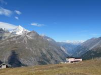 Zermatt - Wanderung zum Riffelsee und nach Riffelberg - Blick zum Hotel Riffelberg