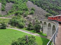 Fahrt mit dem Bernina-Express (Kreisviadukt von Brusio)