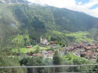 Fahrt mit dem Gotthard Panorama Express von Flüelen nach Bellinzona - Kirche Wassen