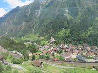 Fahrt mit dem Gotthard Panorama Express von Flüelen nach Bellinzona - Kirche Wassen