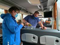 Es gibt eine kleine Kostprobe Wein für die Gäste