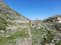 Fahrtimpressionen mit dem Bernina-Express (Staumauer des Lago Bianco)