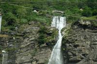 Einer von vielen Wasserfällen