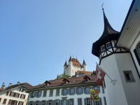 Thun - Blick vom Rathausplatz auf das Schloss