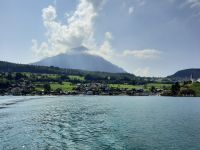 Schifffahrt auf dem Thuner See - Blick zum Niesen