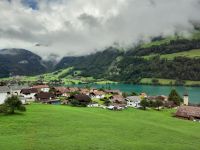 Fahrt mit dem Luzern-Interlaken Express - Lungernsee