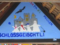 216 Stadtrundgang in  Luzern - Kapellbrücke - die wertvollen Giebelbilder sínd mit Fasnachts-Bildern verhangen