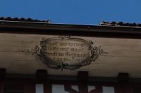 Hüpfet und springet, trinket und singet. Denkt im Getümmel auch an den Himmel