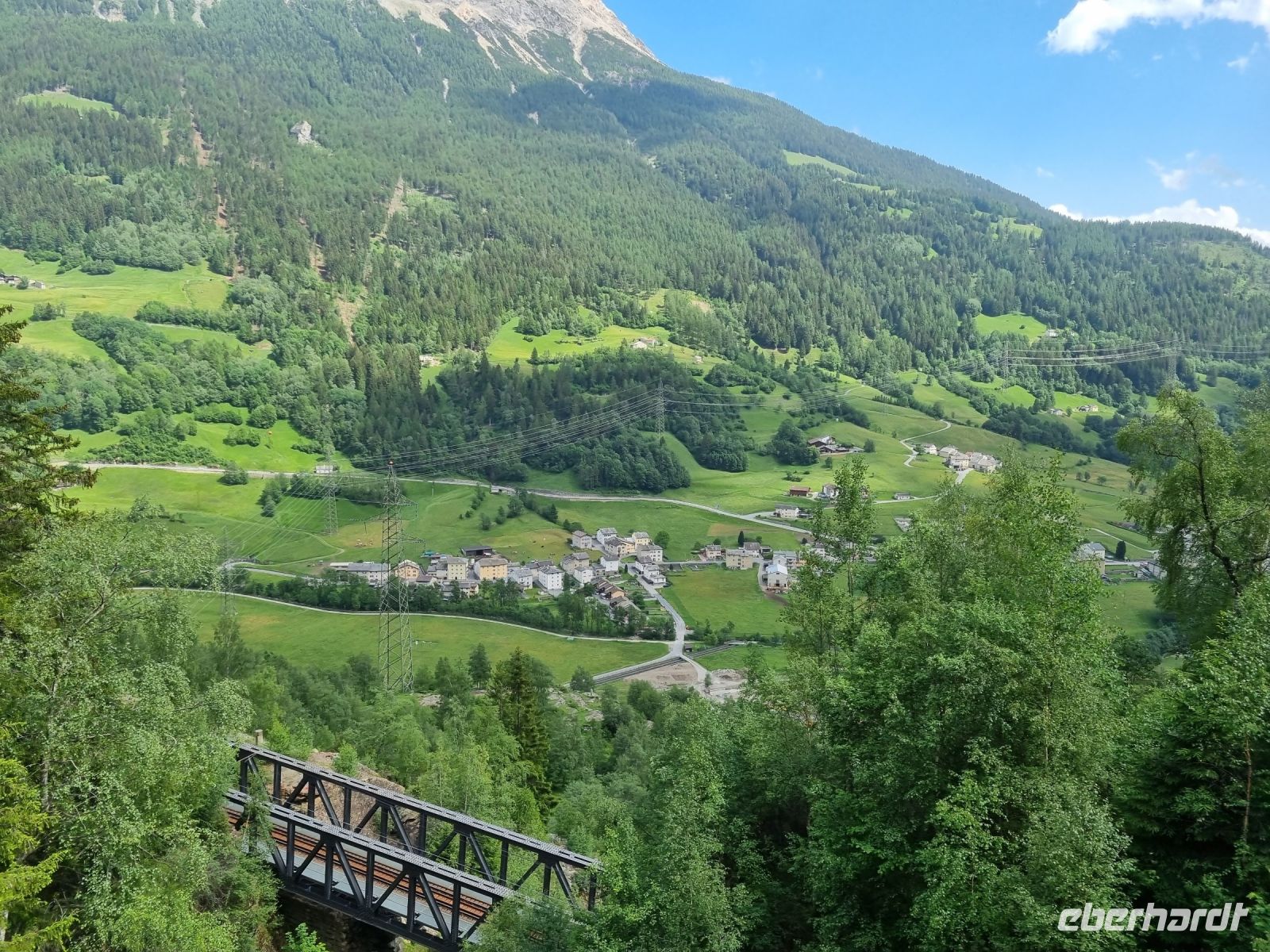 Fahrt mit dem (Blick ins Val di Poschiavo)