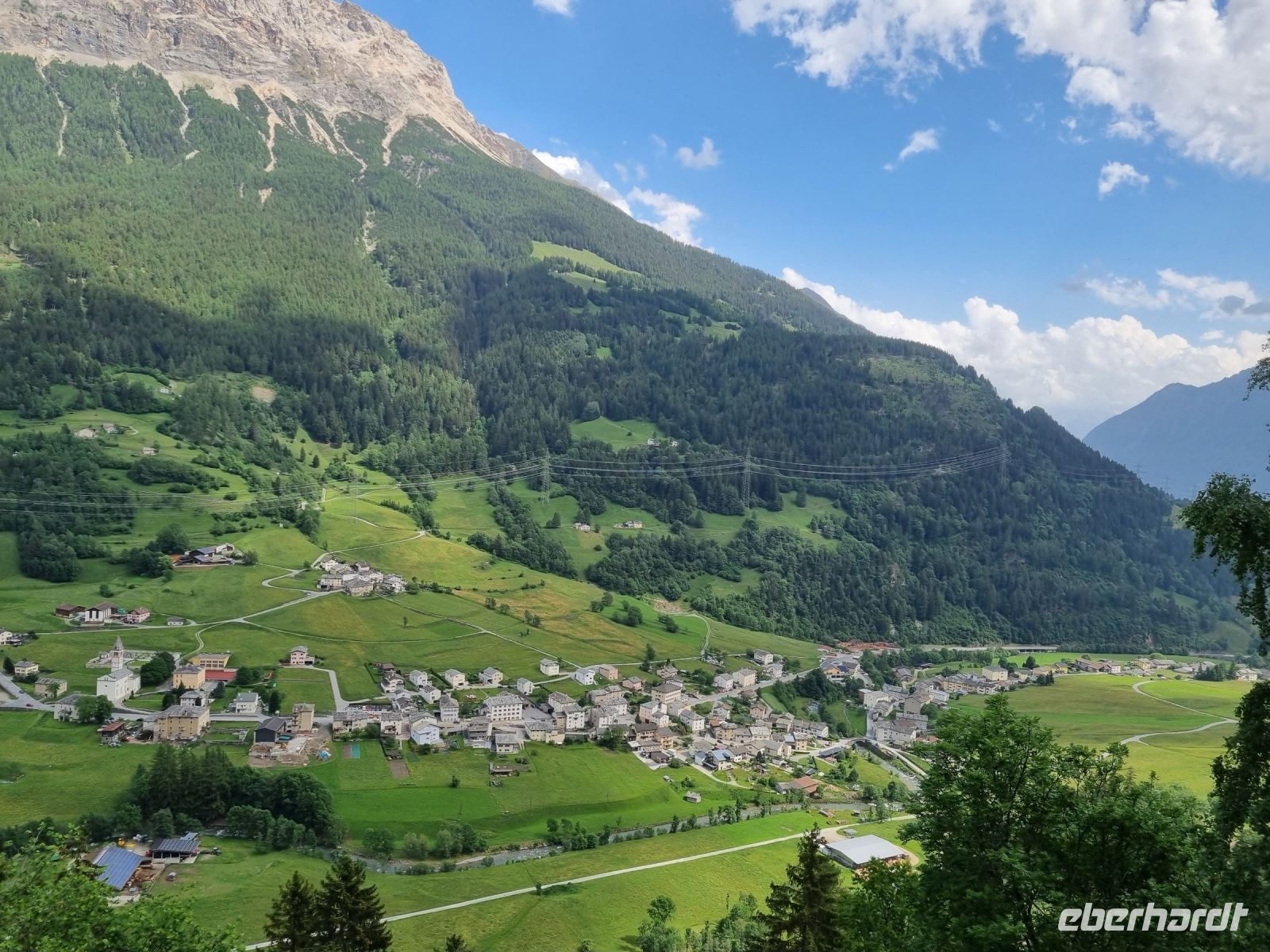 Fahrt mit dem Bernina-Express... (Blick ins Val di Poschiavo)