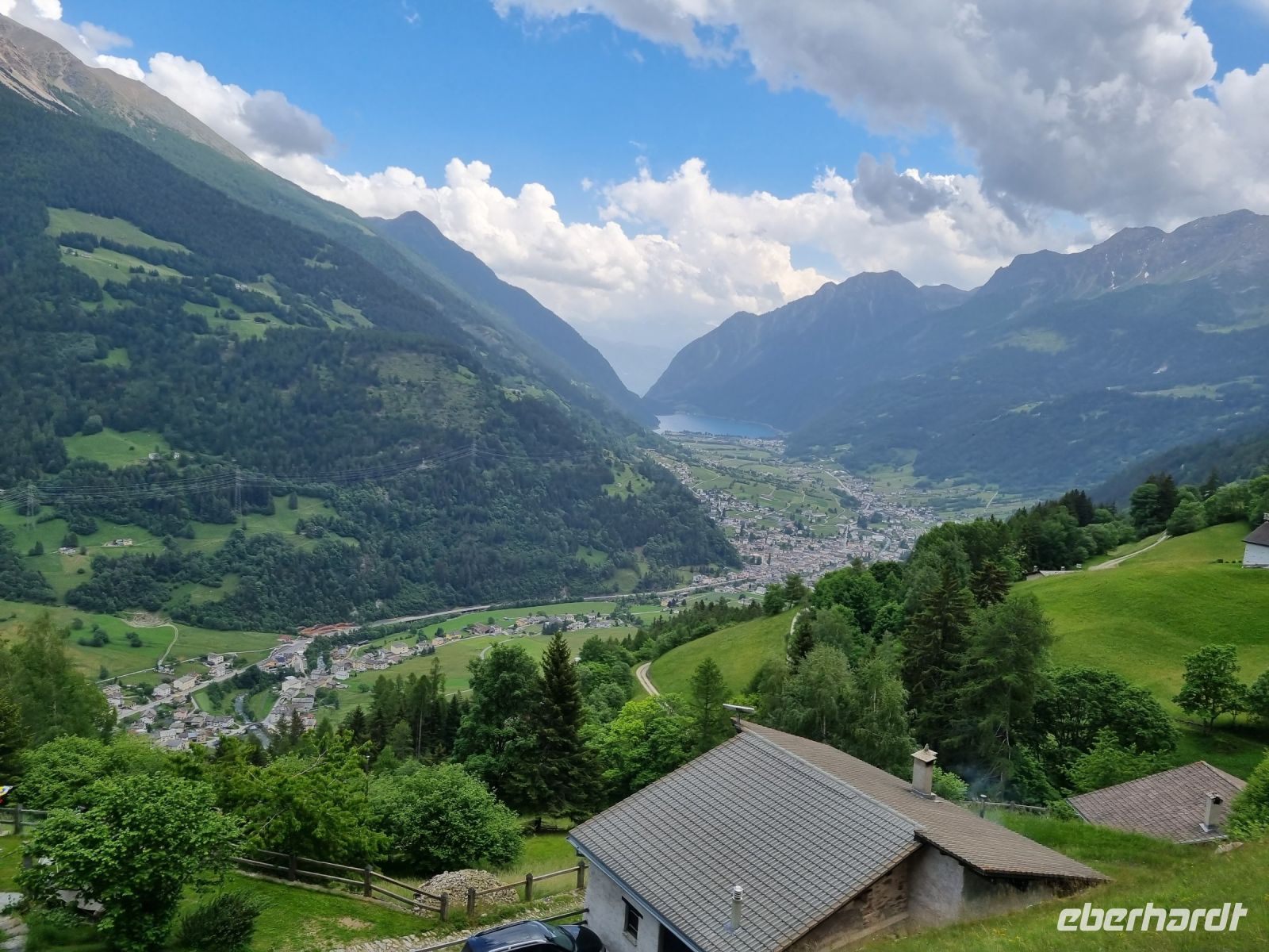 Fahrt mit dem Bernina-Express... (Blick ins Val di Poschiavo)