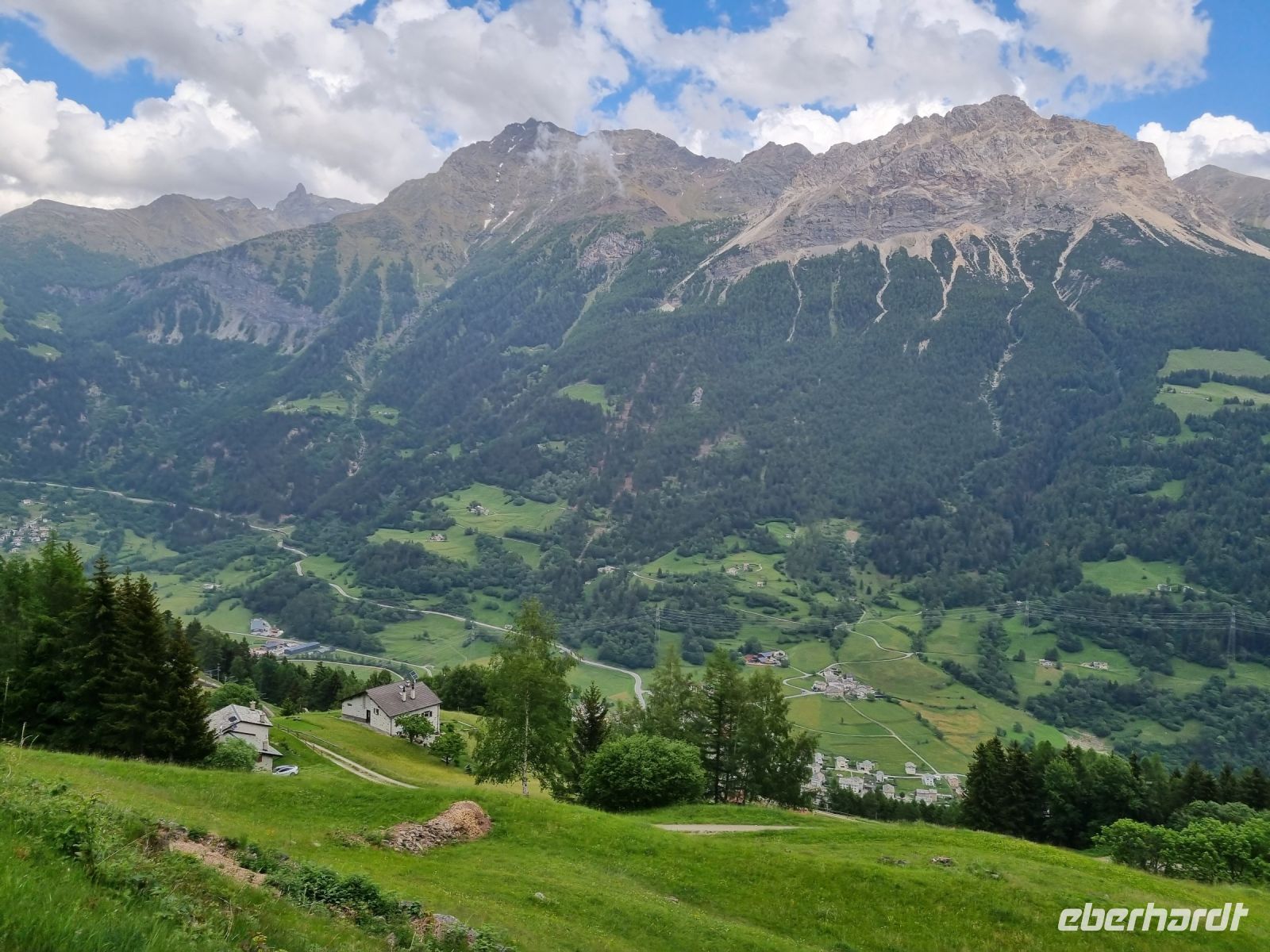 Fahrt mit dem Bernina-Express... (Blick ins Val di Poschiavo)