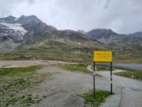 Fahrt mit dem Bernina-Express... (Wasserscheide auf dem Bernina-Pass)