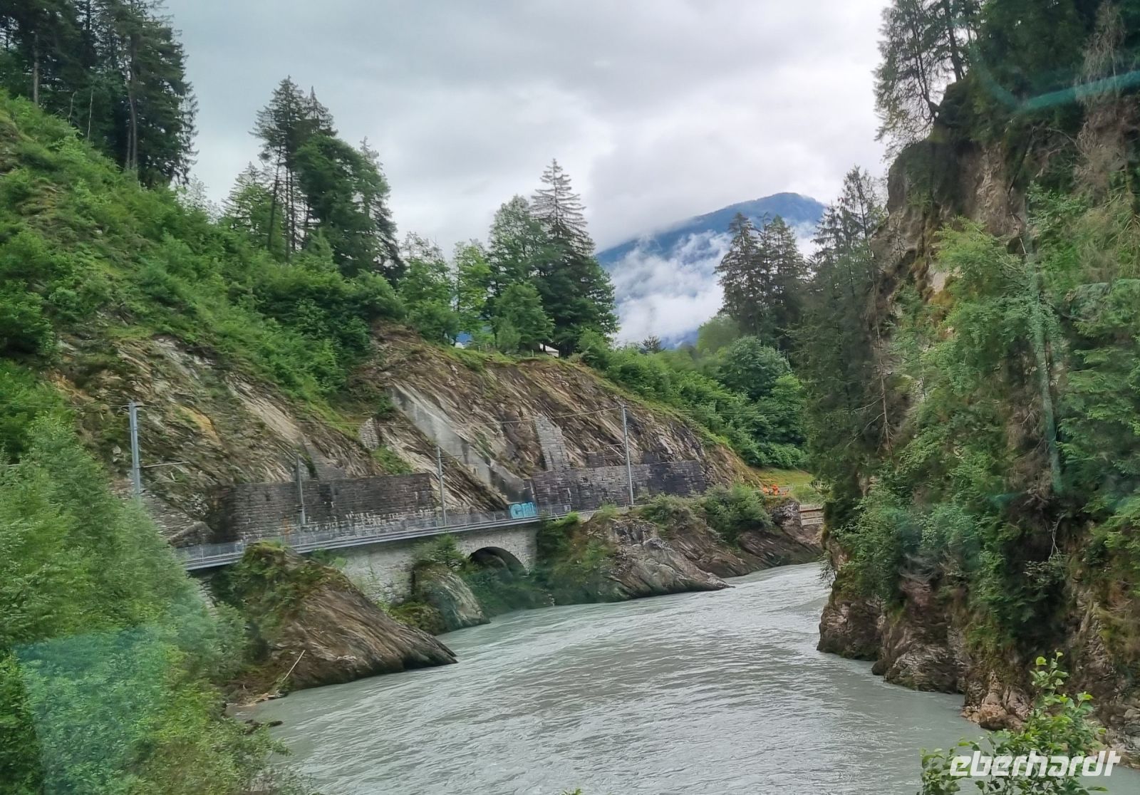 Fahrt mit dem Glacier-Express... (Tal des Vorderrheins)