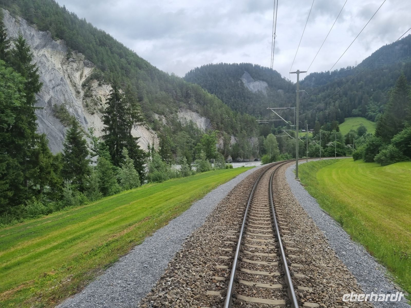 Fahrt mit dem Glacier-Express... (Tal des Vorderrheins)