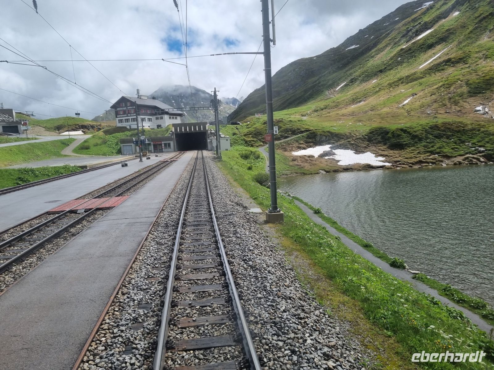 Fahrt mit dem Glacier-Express... (Oberalppass)