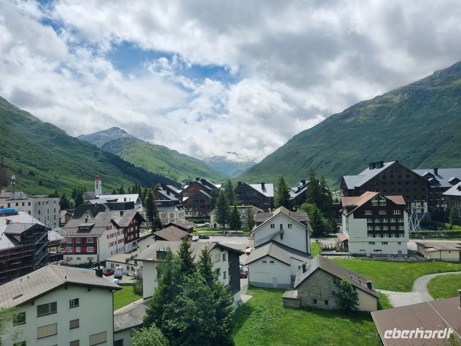 Fahrt mit dem Glacier-Express... (Andermatt)
