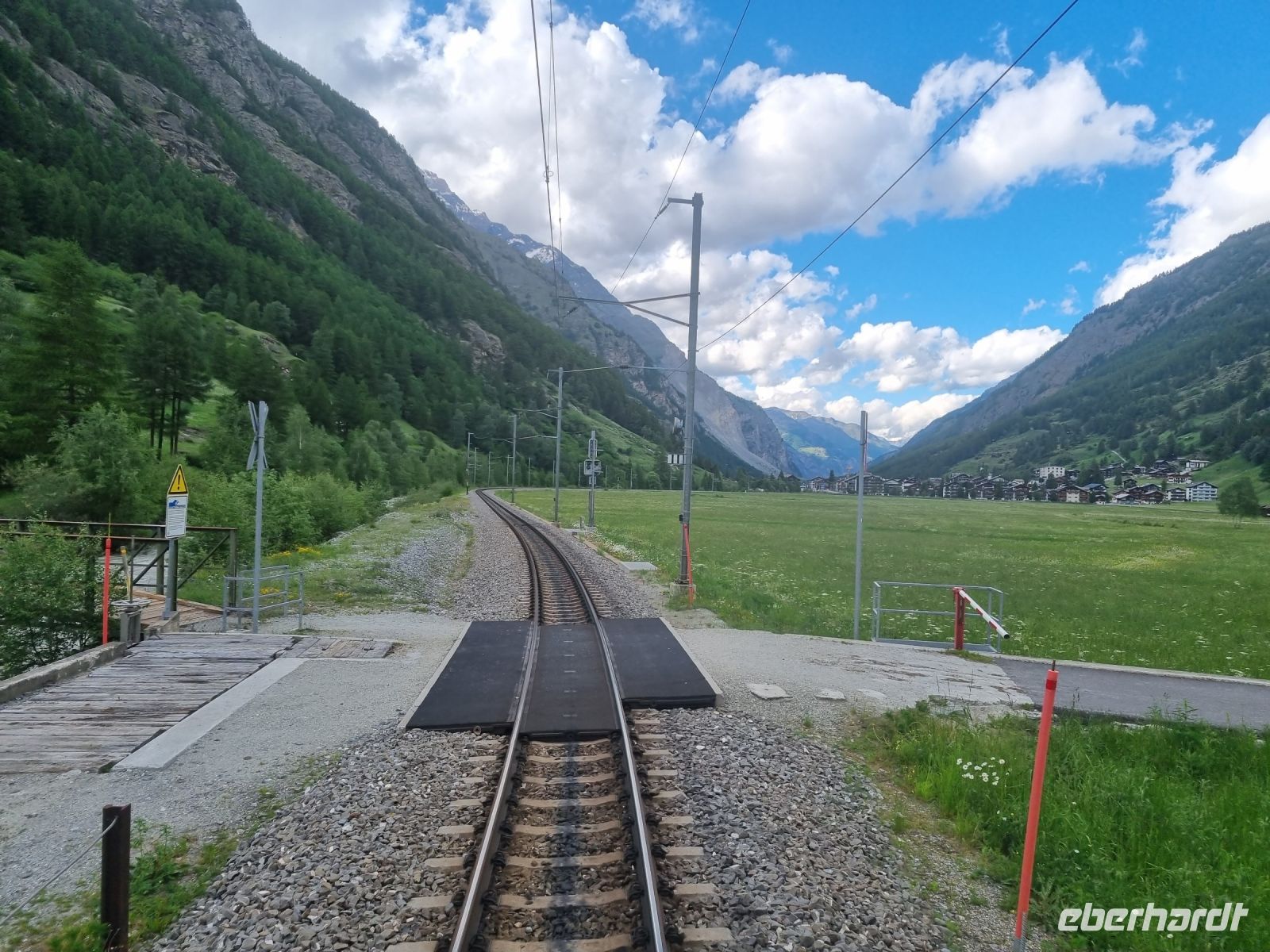 Fahrt mit dem Glacier-Express... (Täsch)