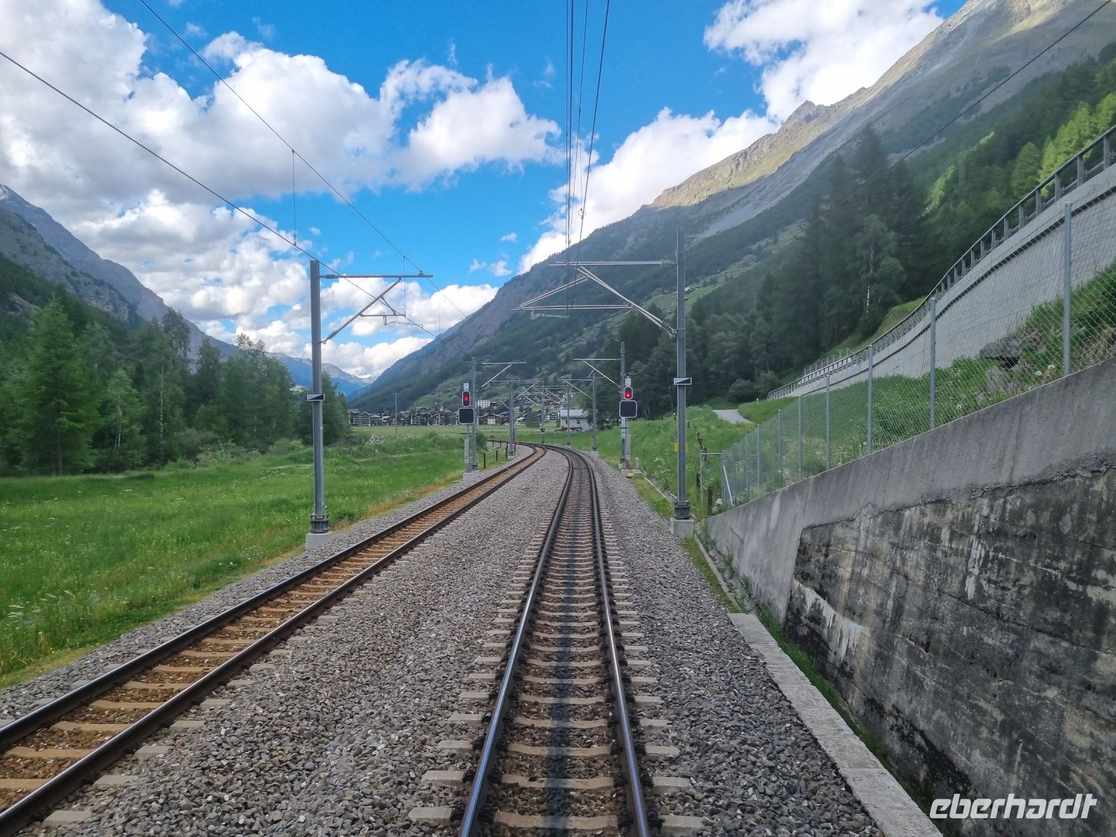 Fahrt mit dem Glacier-Express... (Täsch)