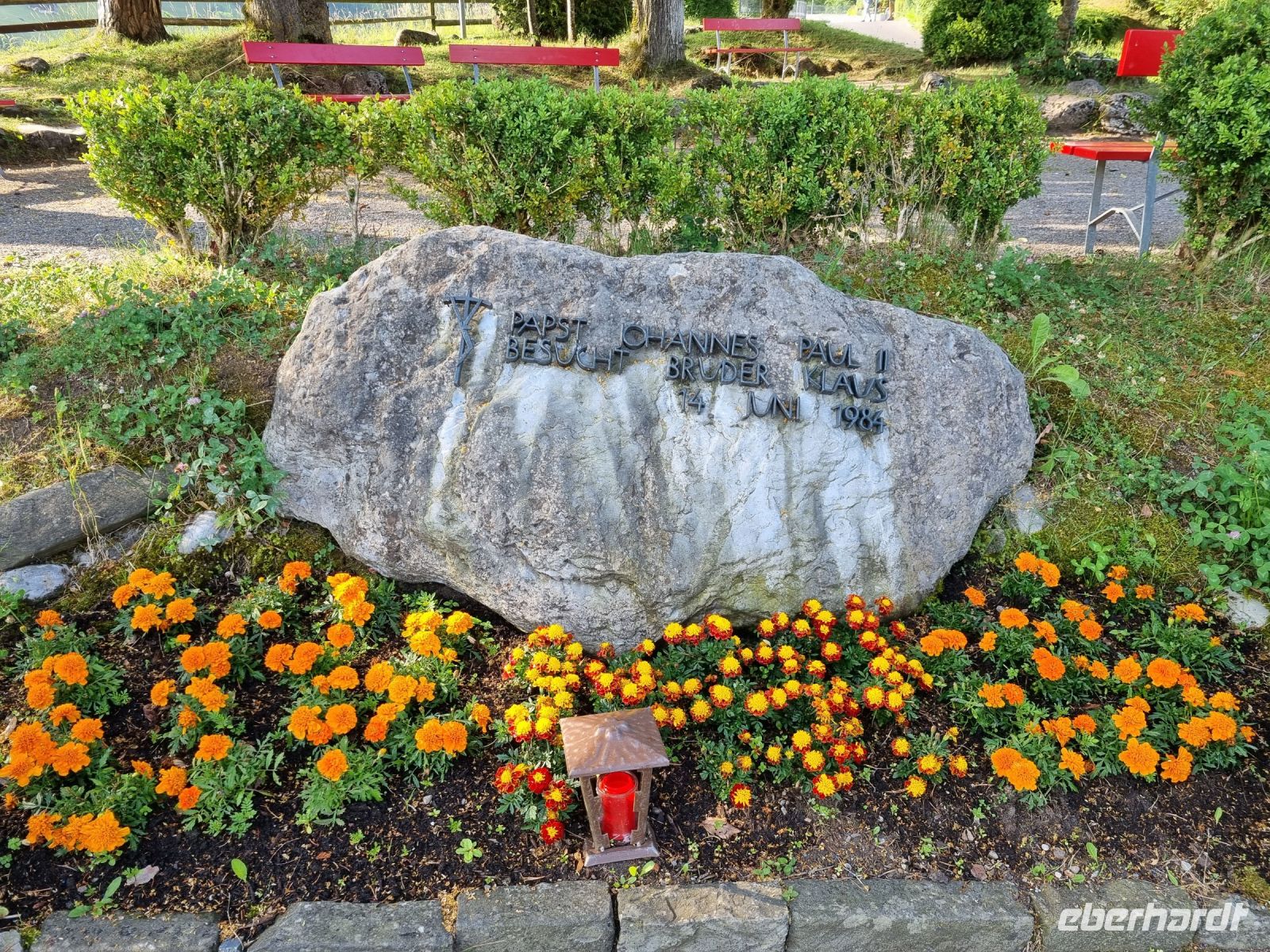 Flüeli-Ranft - Gedenkstein zum Besuch des Papstes 1984
