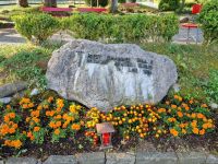 Flüeli-Ranft - Gedenkstein zum Besuch des Papstes 1984