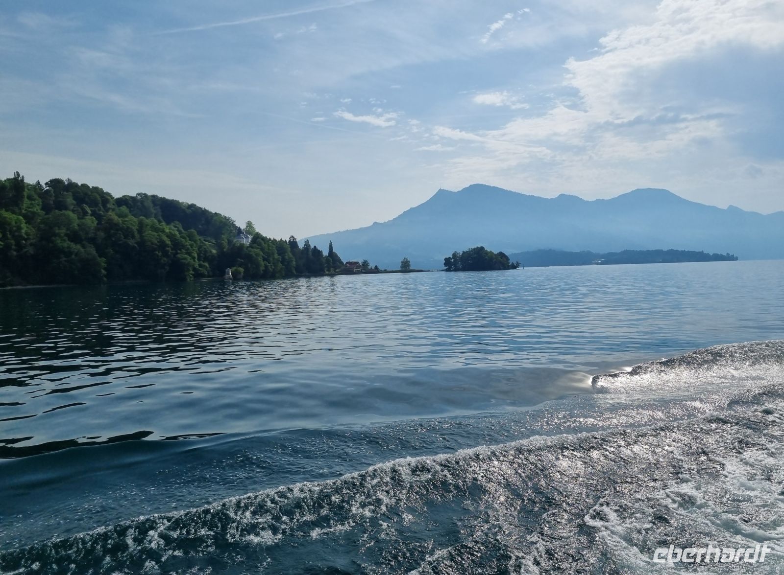 Schifffahrt auf dem Vierwaldstättersee - Blick zur Rigi