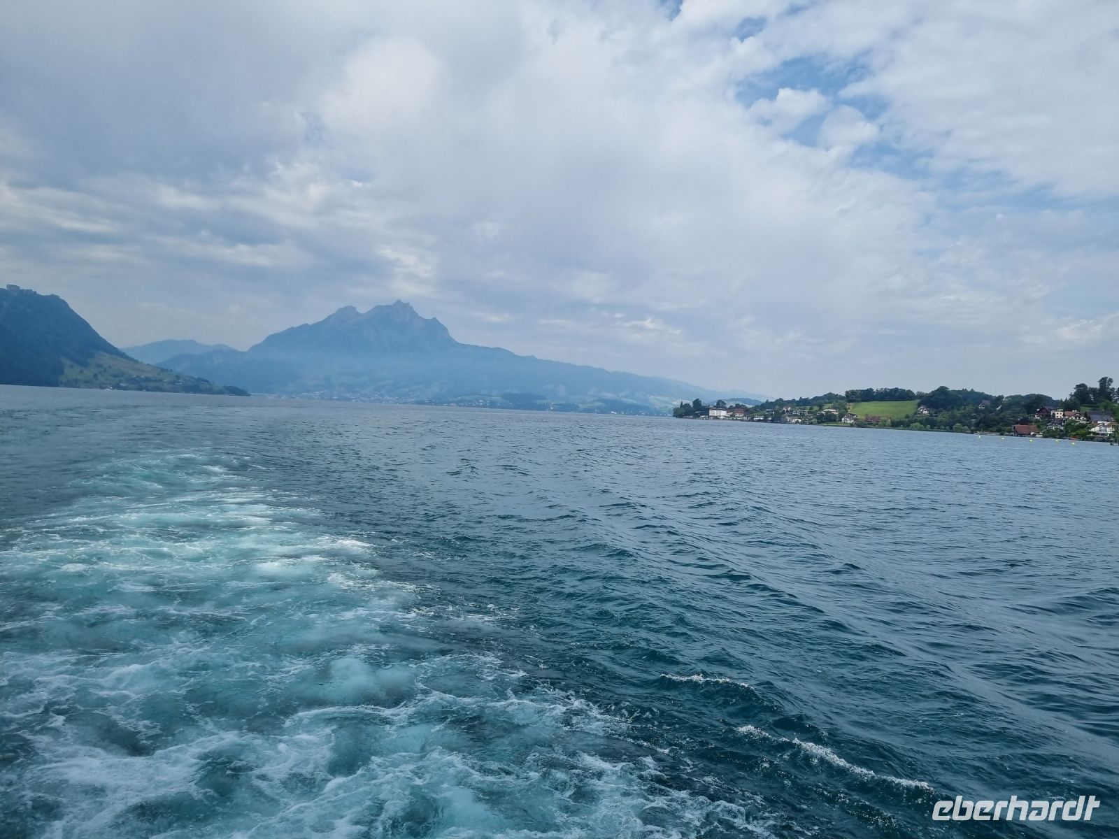 Schifffahrt auf dem Vierwaldstättersee - Blick zum Pilatus 