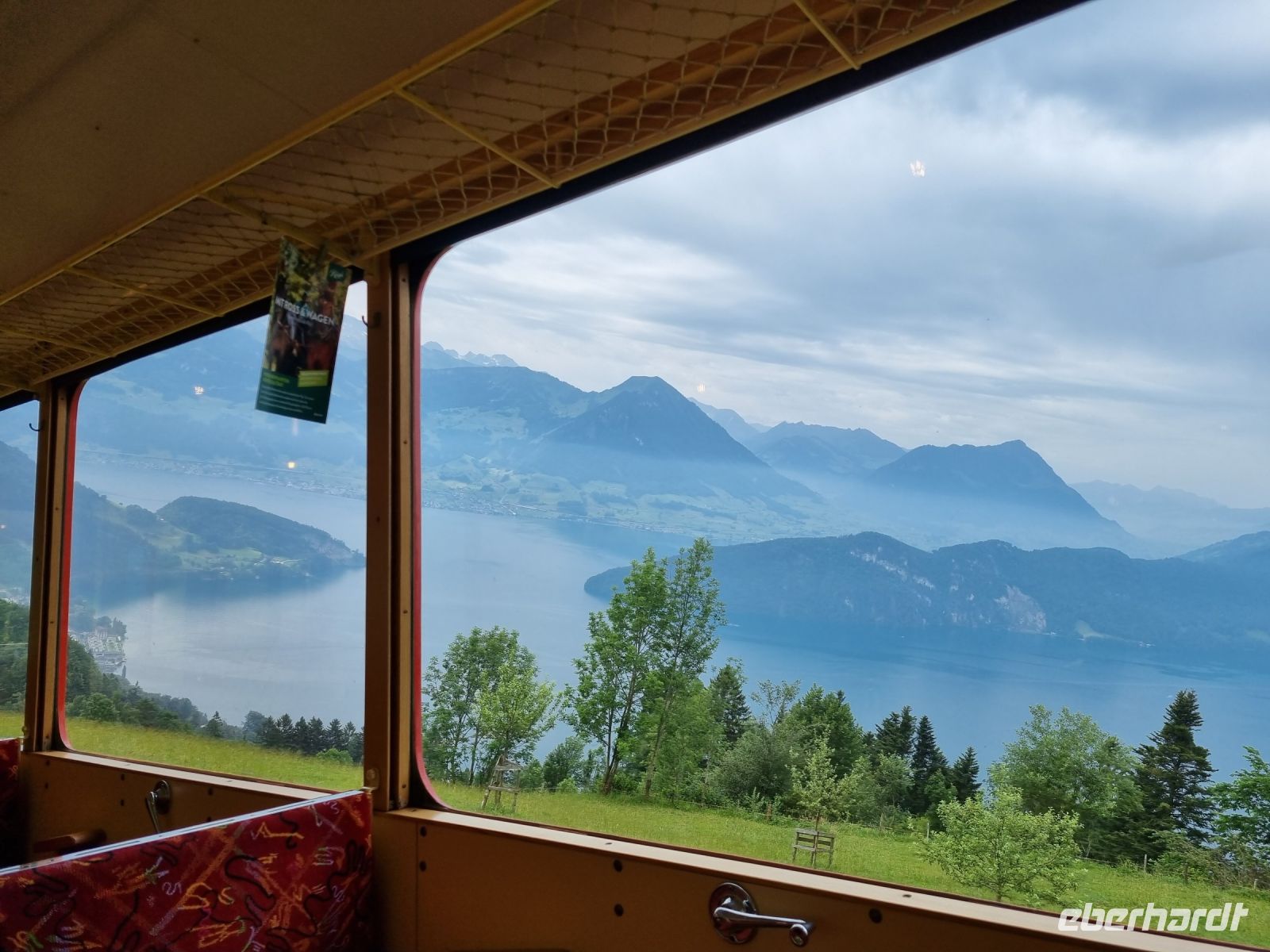 Fahrt mit der Rigi-Zahnradbahn von Vitznau auf Rigi-Kulm