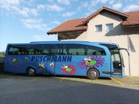 Unser Bus vor dem Hotel