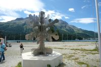 Am Bahnhof von St. Moritz