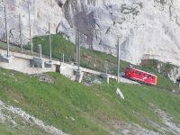 Die ersten Besucher kommen mit der Zahnradbahn 