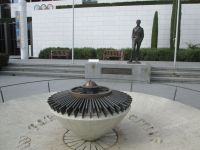 Lausanne: Olympisches Feuer am Museum