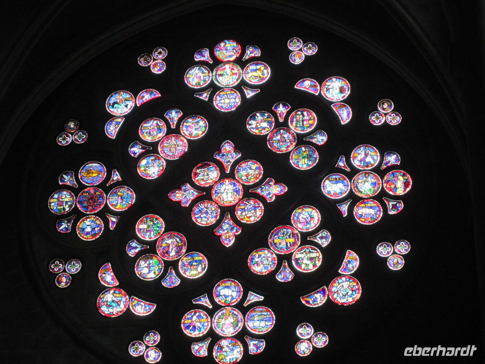 Lausanne: Kathedrale, Glasfenster nahe der Marien-Seitenkapelle