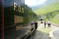 Durch diesen Tunnel müssen wir fahren