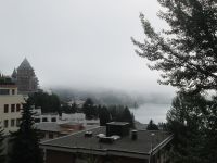 auf dem Weg vom Bahnhof zum Hotel St. Moritz am Abend